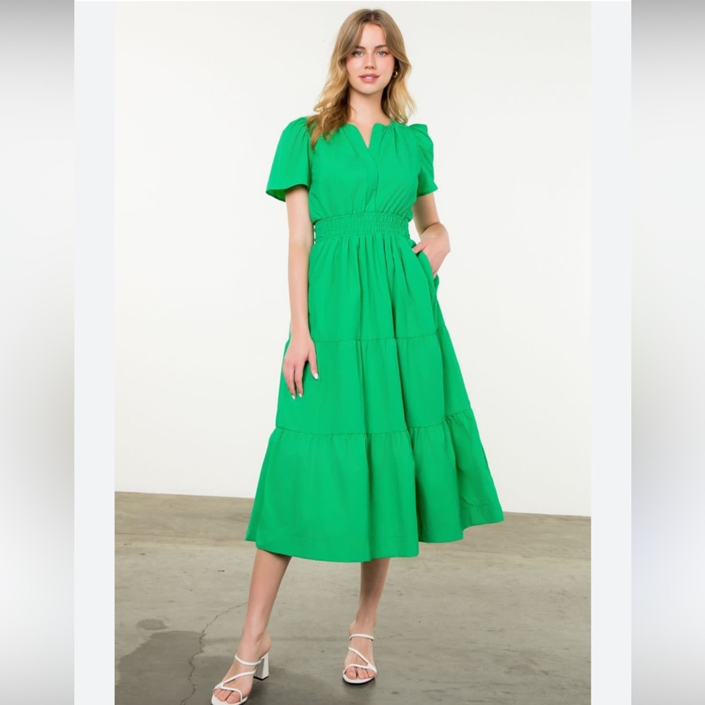THML Vibrant Green Tiered Midi Dress in Size Small